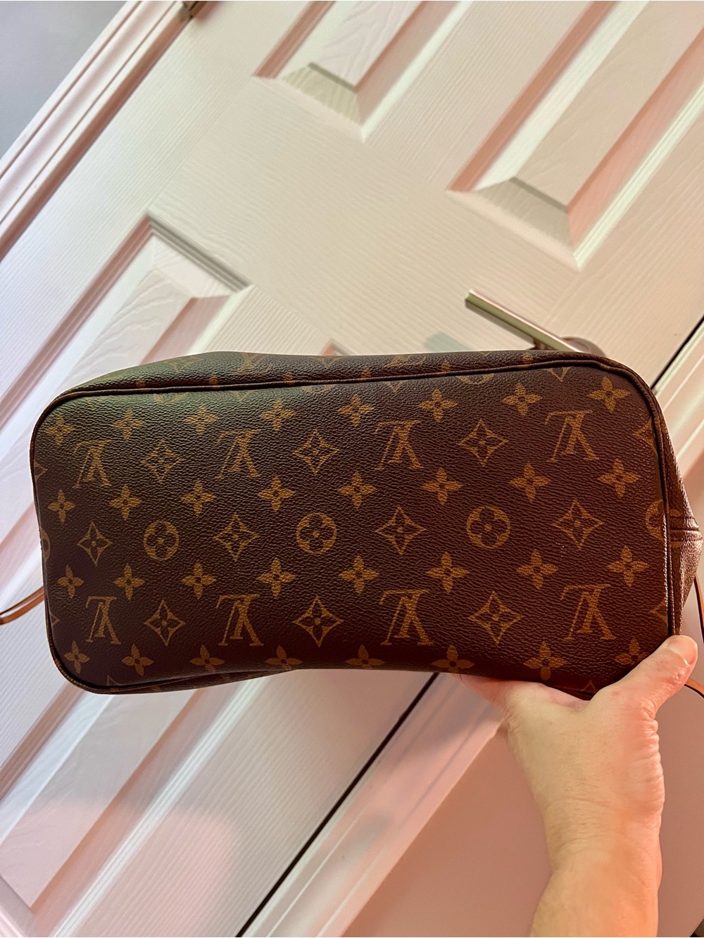 LOUIS VUITTON Neverfull MM Tote Bag Purse Monogram MSRP $2,170 Cherry Interior - Picture 14 of 17